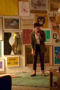 Comedian Rachel Peters performing in Como se Dice