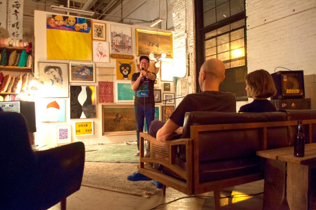 Comedian Alejandro Morales performing in Como se Dice